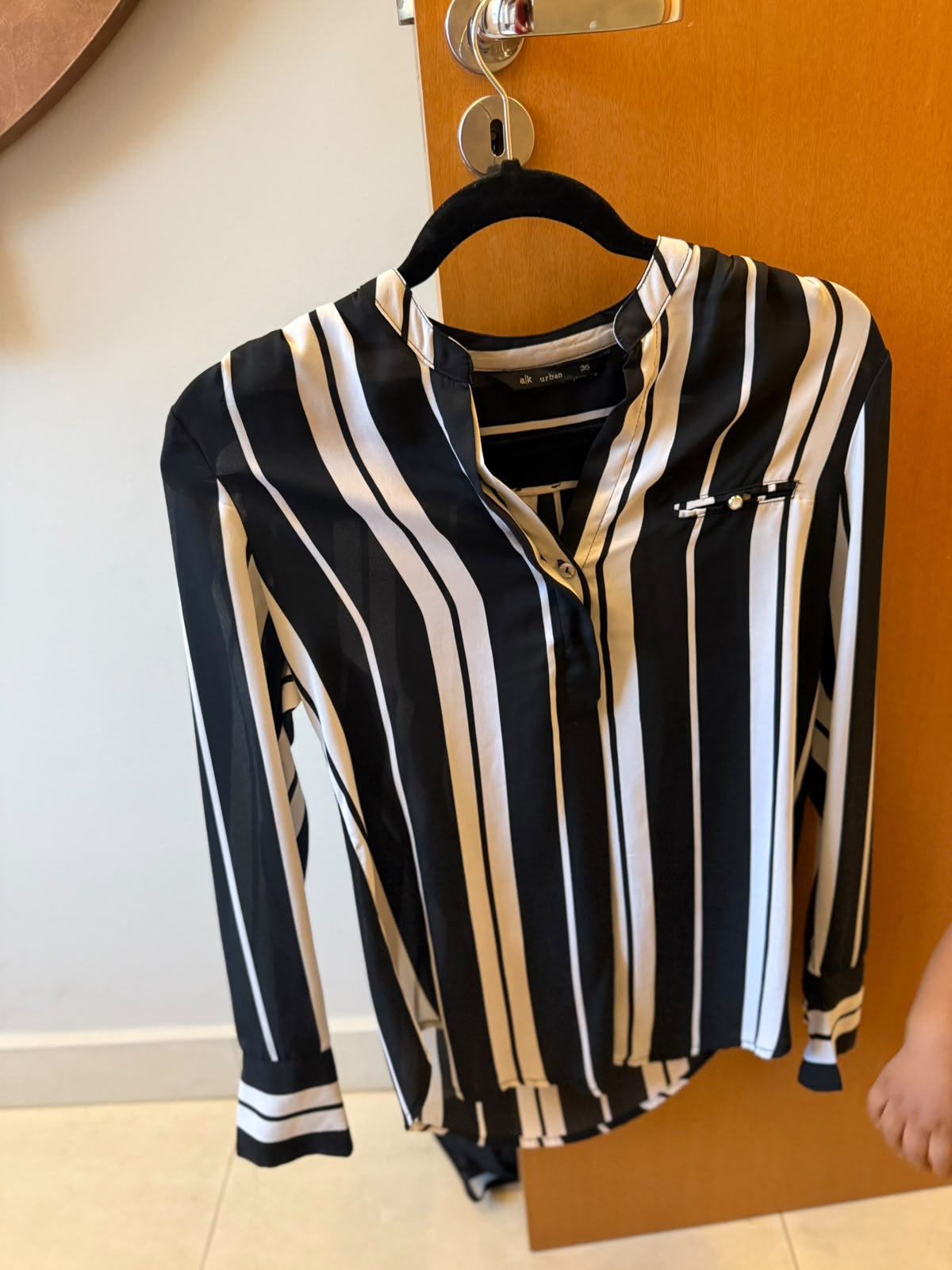 Camisa listrada preta e branca Alk Urban — foto 1