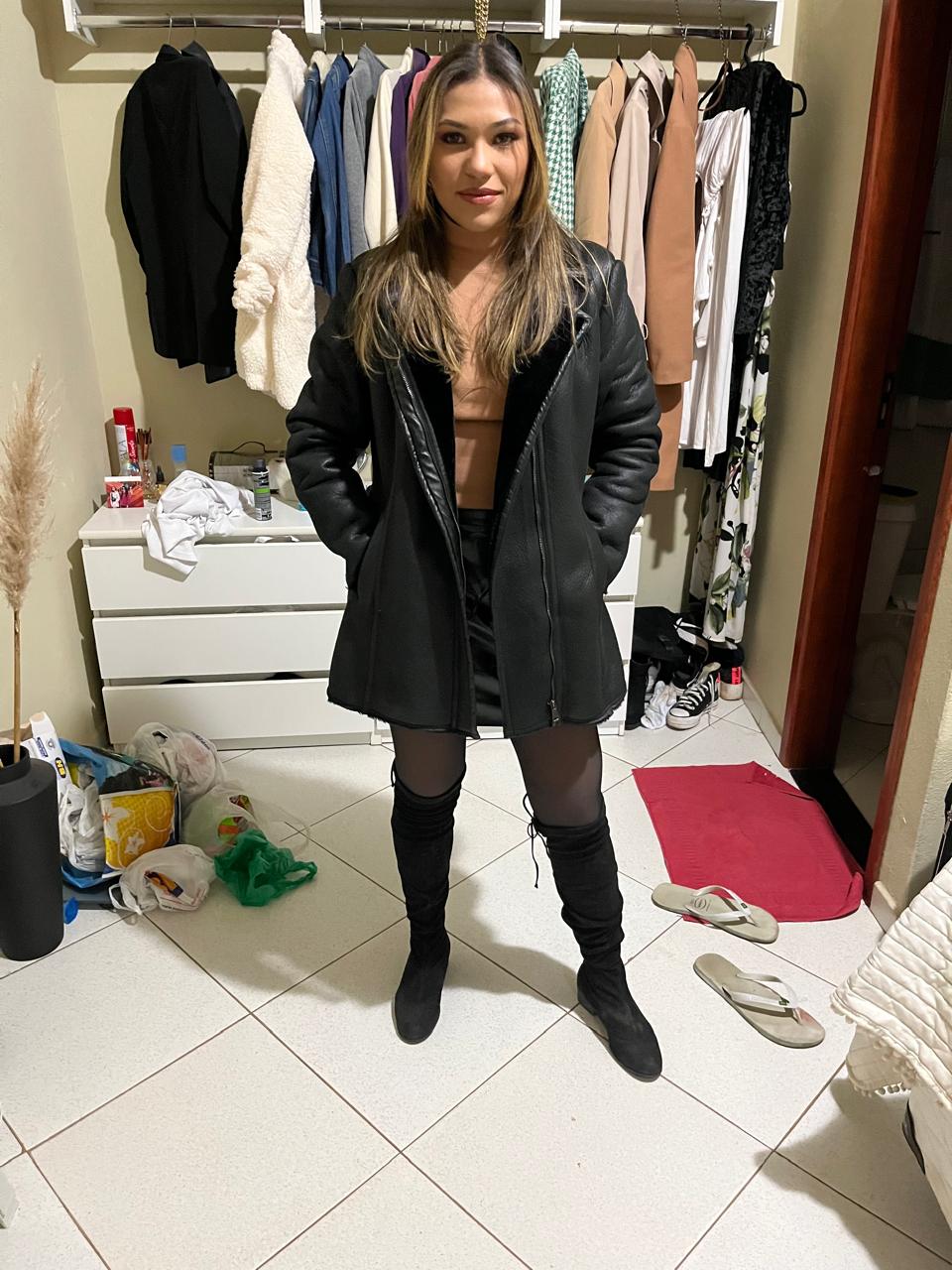 Casaco preto em PU forrado — foto 1