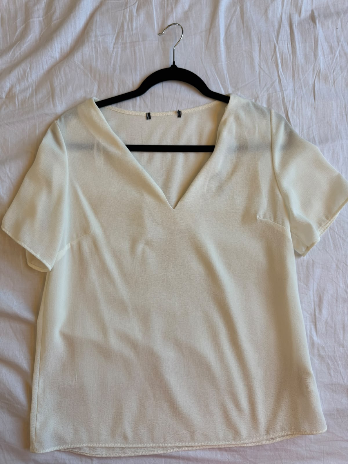 Camisa branca decote V — foto 1