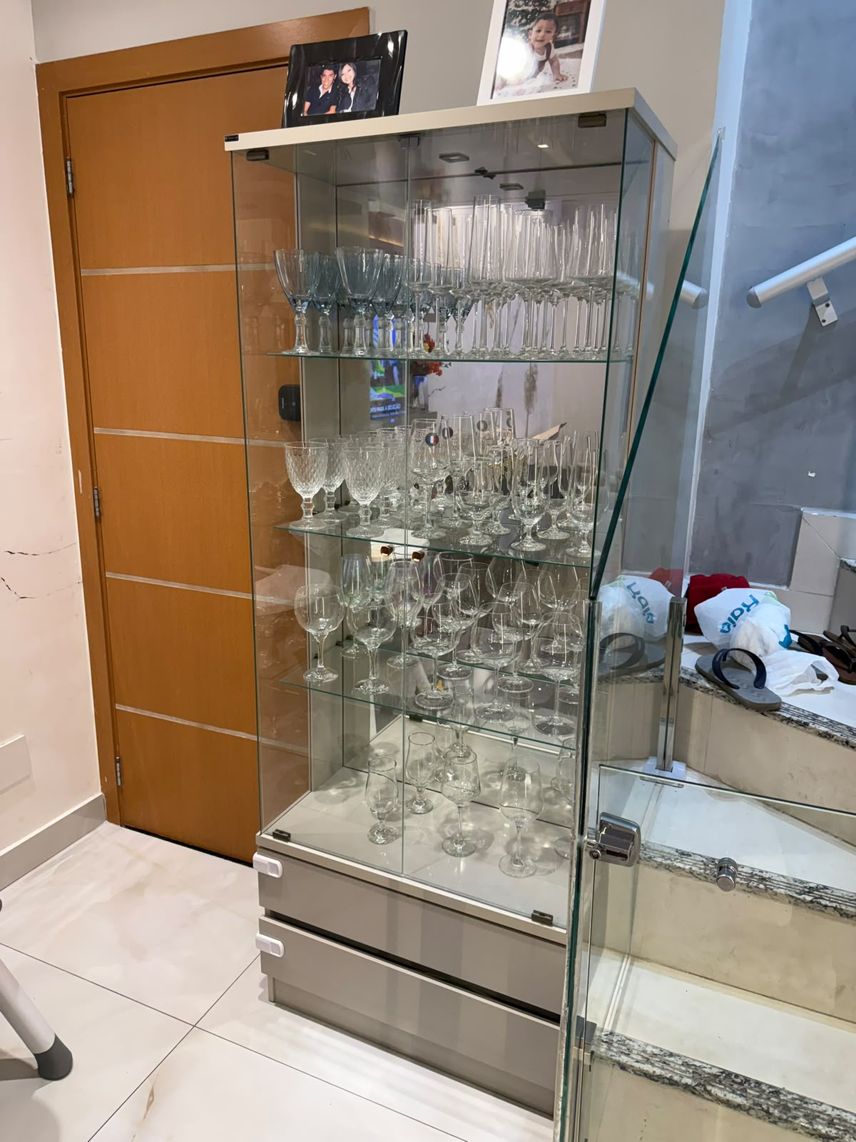 Cristaleira em vidro com luz de LED — foto 1