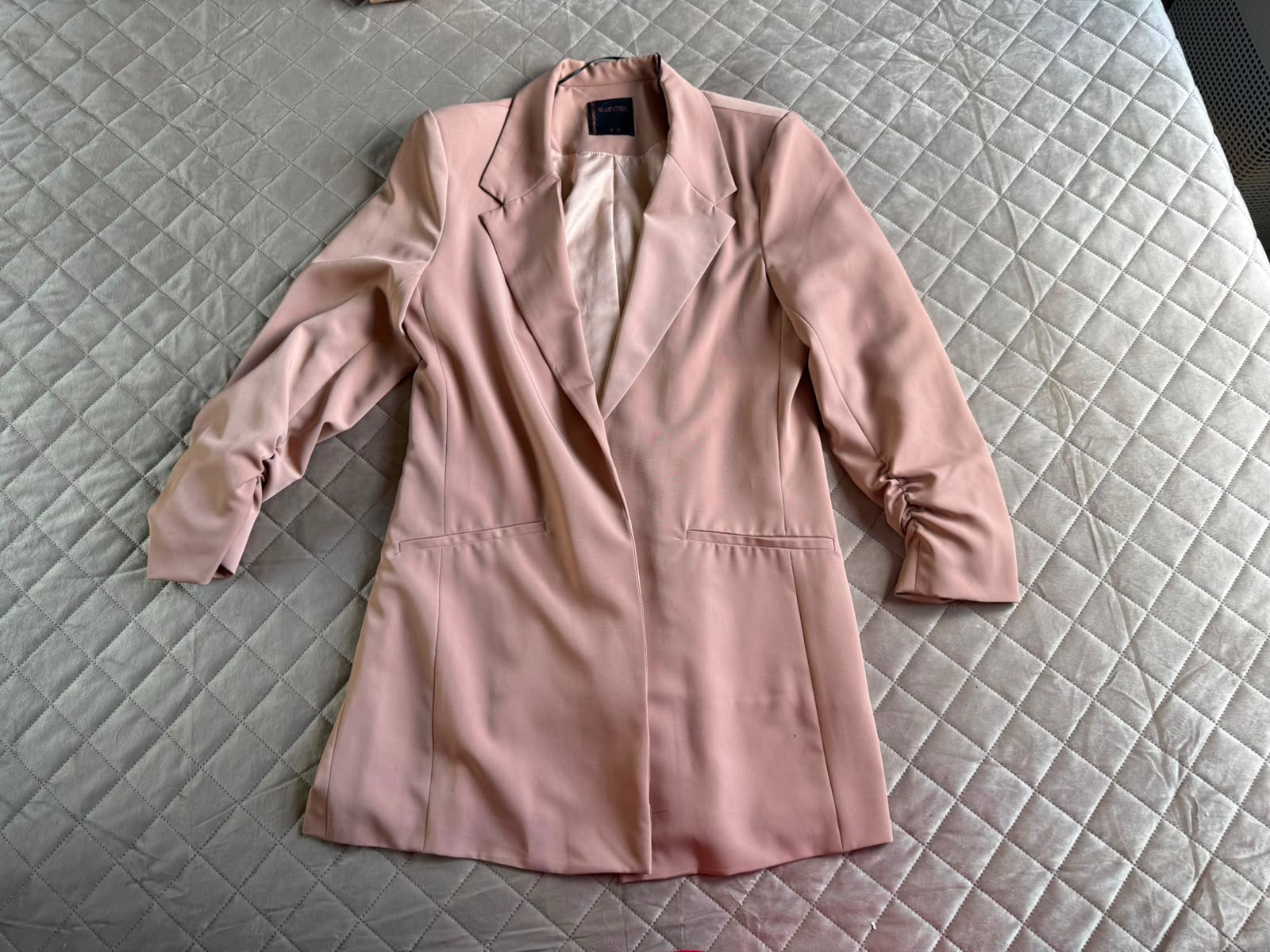 Blazer C&A rosado, tamanho M, vista aberta