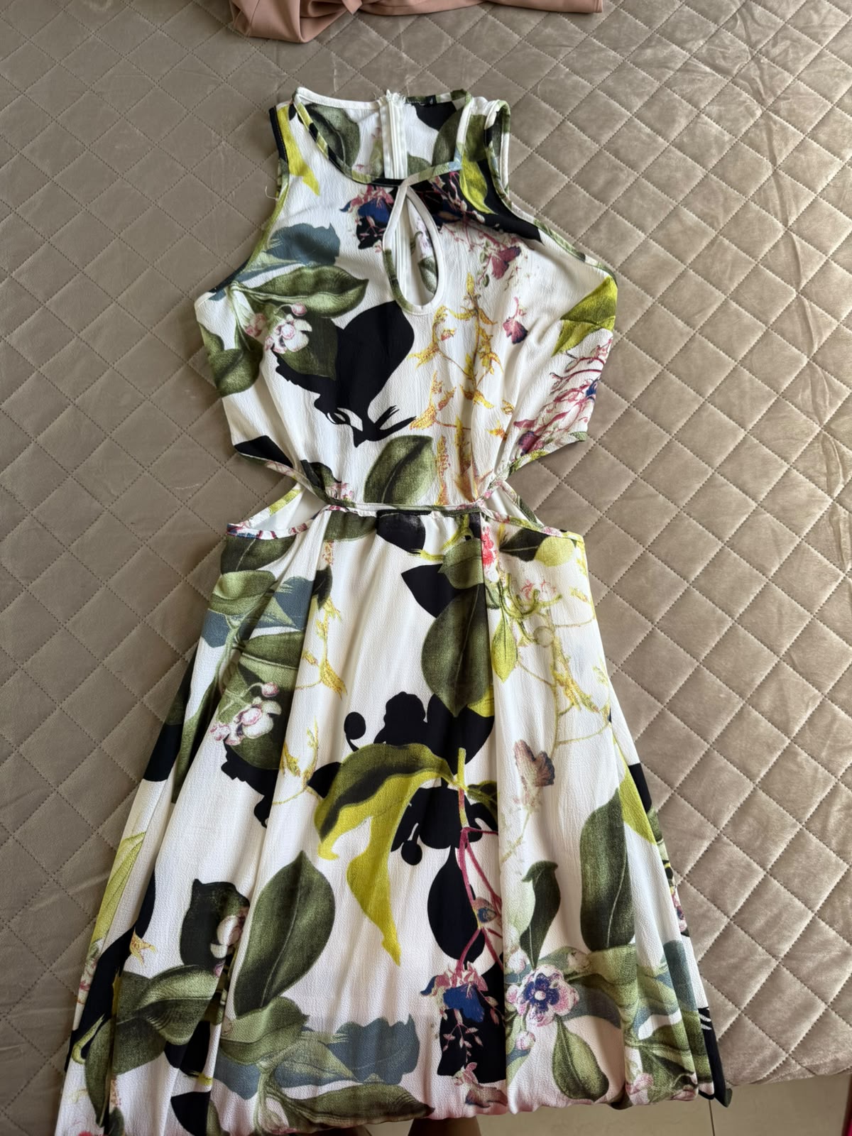 Vestido longo estampado floral, tamanho P, detalhe